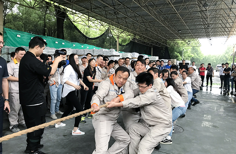 17.拔河比赛现场.jpg 17.拔河比赛现场.jpg